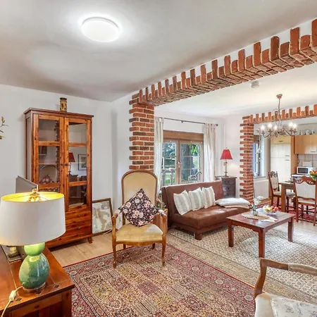 1 Bedroom In Apartment